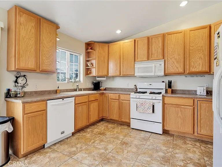 6627 Smoketree Ave — Photo 11