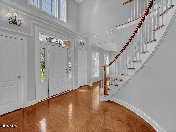 5th image of 5634 Chelon Avenue