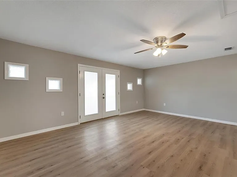 660 Flamingo Dr — Photo 3