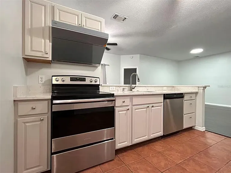 1046 Whittier Cir — Photo 3