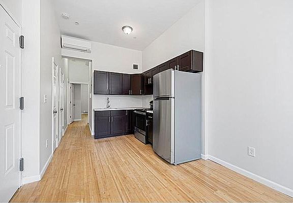 3rd image of 75 W 126th St #1