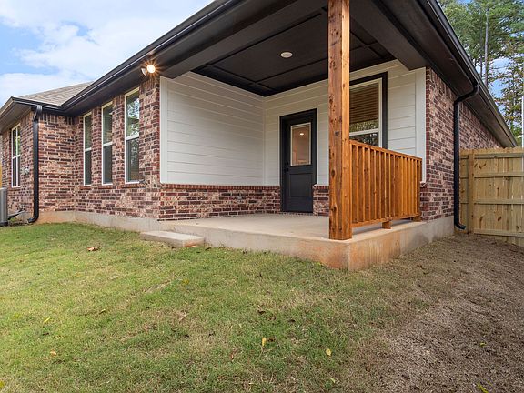 3rd image of 2945 Medina Dr