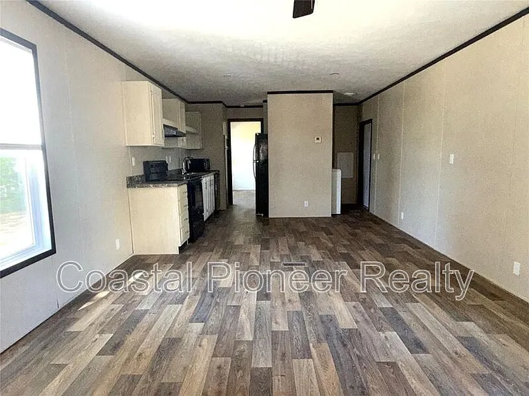 806 N Swindell Ave — Photo 5
