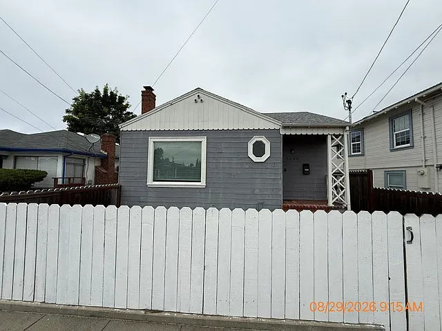 3 bed, $3,495 — Photo 1