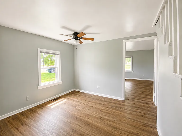 1105 Putnamville Ave — Photo 6