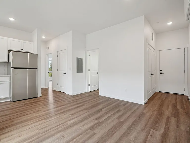 River Park Apartments — Photo 24