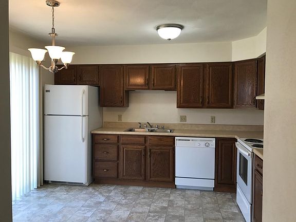 3rd image of 1007 Oxford Dr