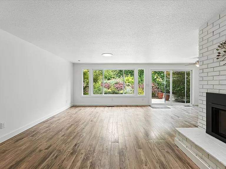 2448 Margery St — Photo 3