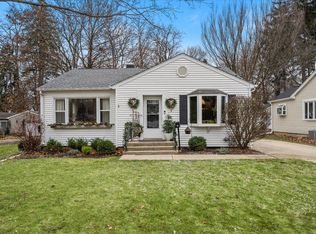 91 Roosevelt St, St Charles, IL