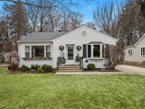 91 Roosevelt St, St Charles, IL 60174