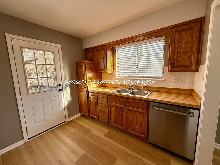 204 NW Market Pl — Photo 5