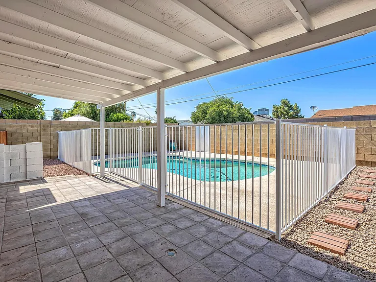8308 E Turney Ave — Photo 14