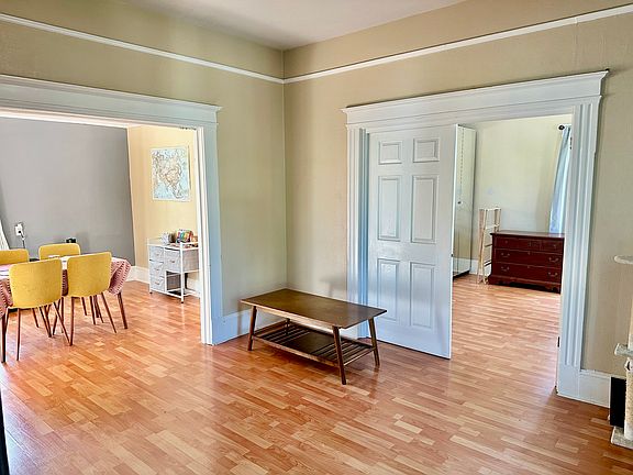 5th image of 401 E Saint James St #2