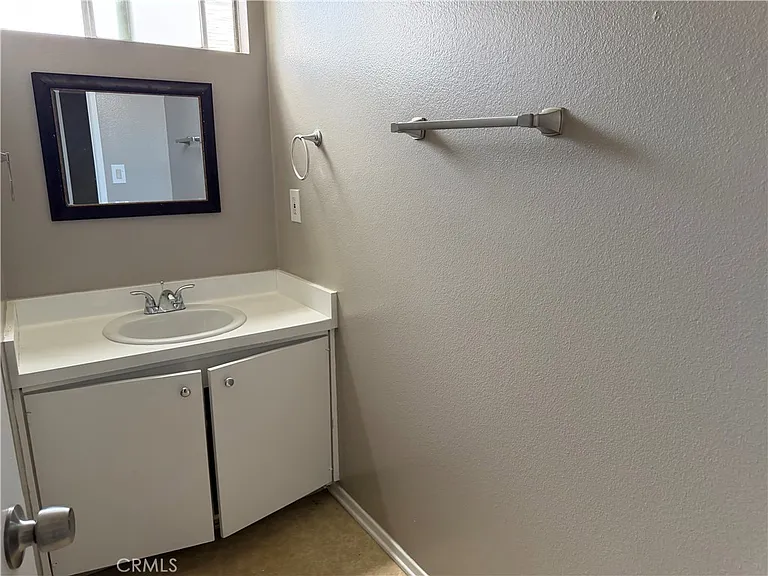 619 S Cypress St #B — Photo 10