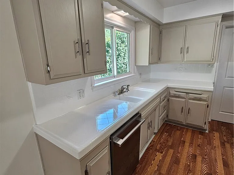 4642 Briggs Ave — Photo 10