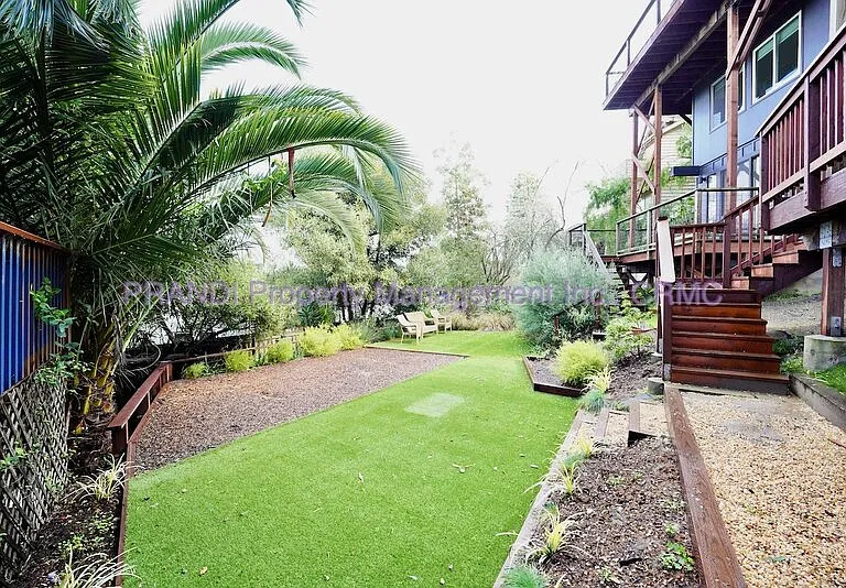 225 California Ave — Photo 14