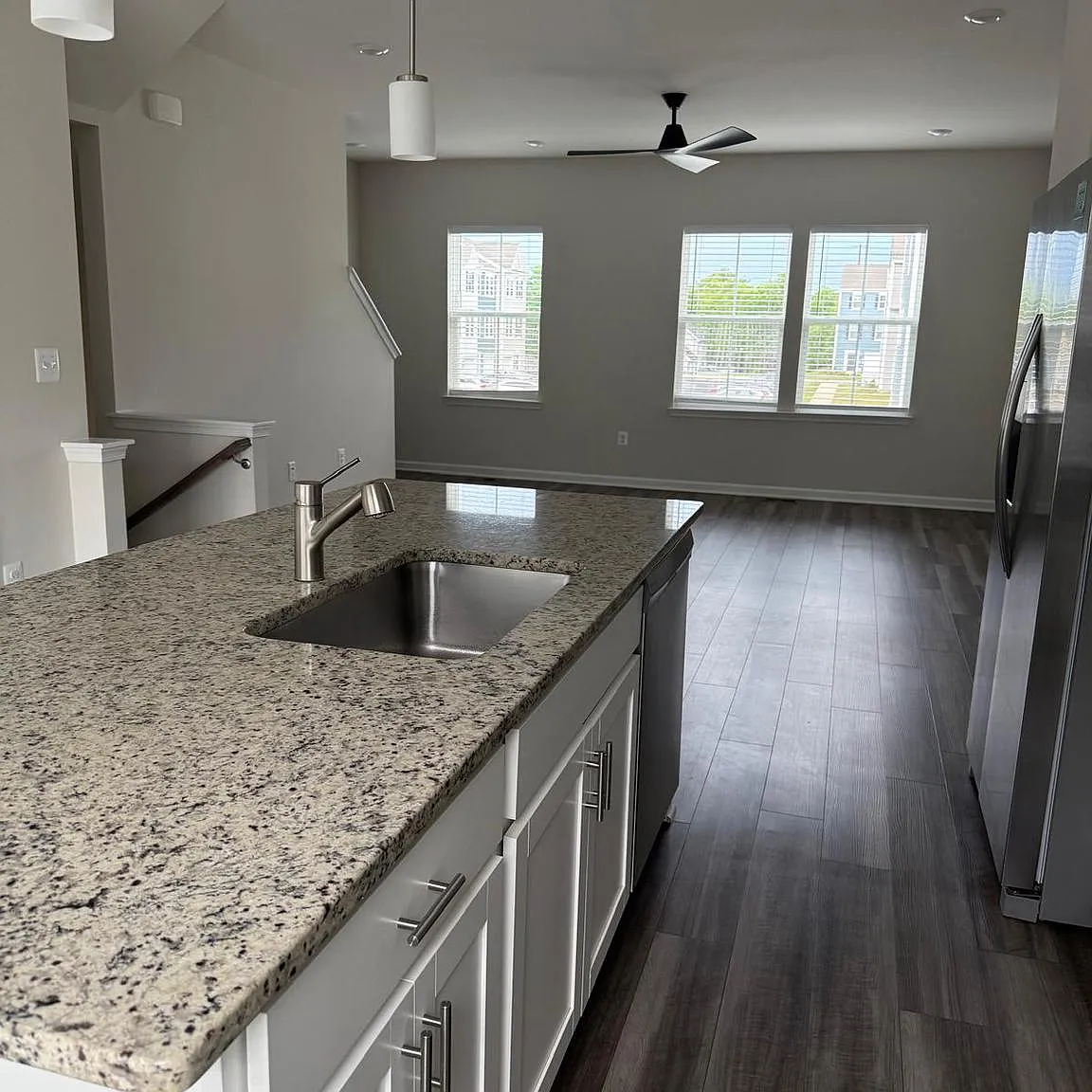 3 bed, 2.5 bath, 1666 sqft, $1,970 — Photo 3