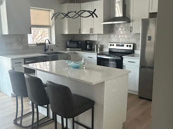 4th image of 36 Hawaii Ave NE #3
