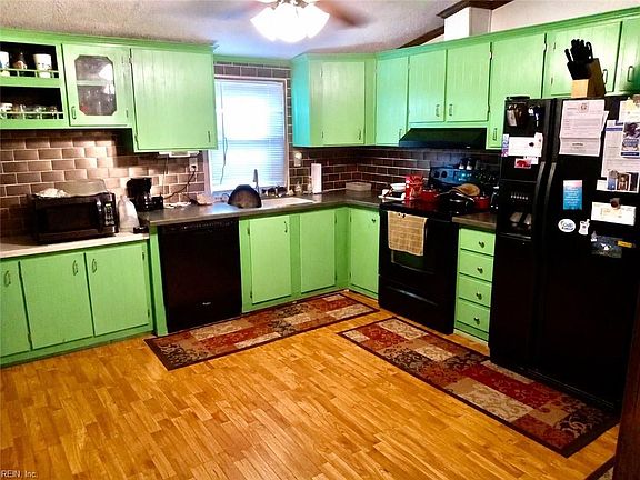 3rd image of 297 Burnetts Way