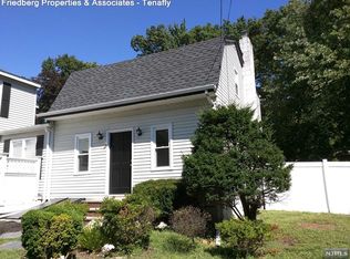 152 County Rd, Cresskill, NJ 07626