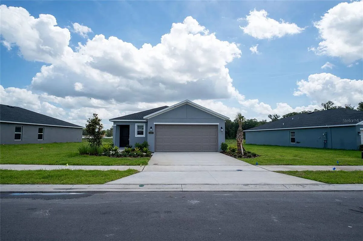 3 bed, 2.0 bath, 1429 sqft, $1,850 — Photo 1