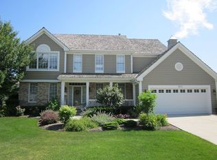 1405 Castleton Rd, Libertyville, IL 60048