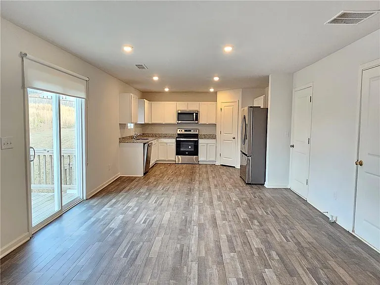 504 Pemberton St — Photo 9