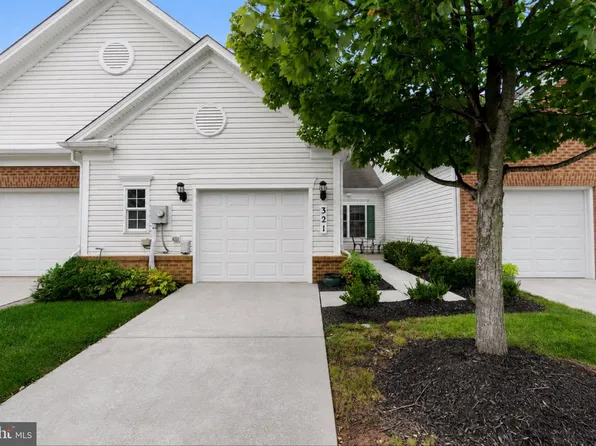 321 Clubside Dr #310, Taneytown, MD 21787