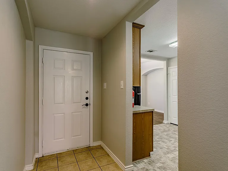 8915 Wild Rose Ln — Photo 15