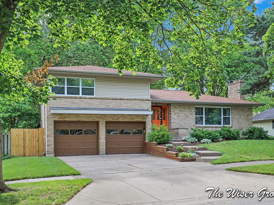 1st image of 1613 Lotus Ave SE