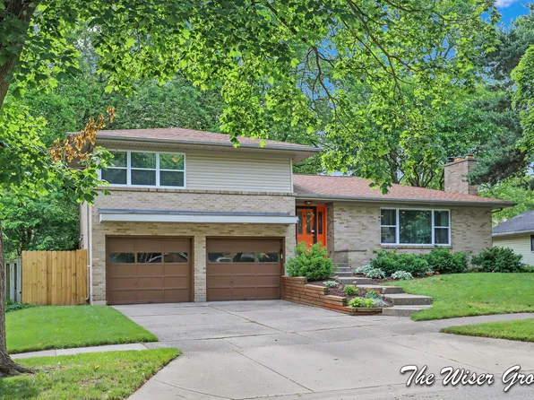 1613 Lotus Ave SE, Grand Rapids, MI 49506