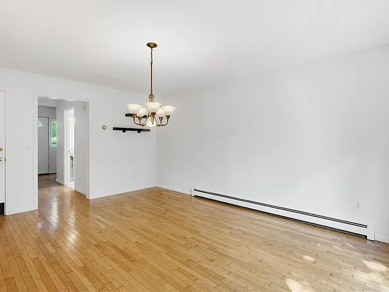 2 Lafayette Dr — Photo 9