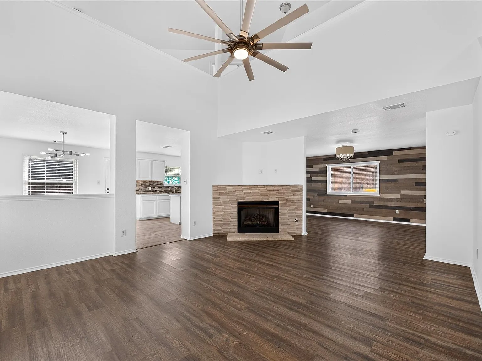 3 bed, 2.5 bath, 2179 sqft, $2,300 — Photo 3