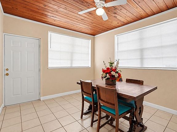 3rd image of 322 NE 9TH STREET