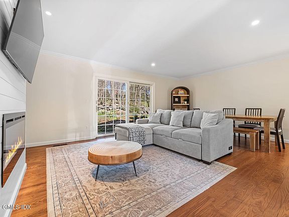 2nd image of 98 Valley Rd APT 12