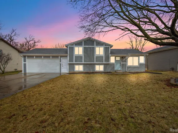 2288 Mattie Lu Dr, Auburn Hills, MI 48326