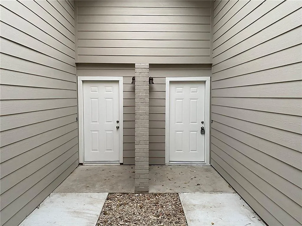 2 bed, 1.0 bath, 1980 sqft, $1,495 — Photo 4