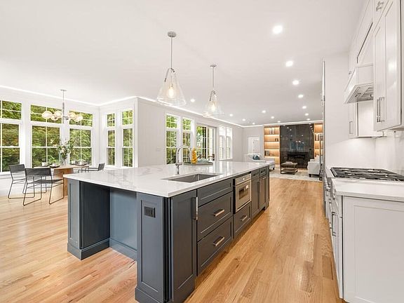 5th image of 15 Washington St