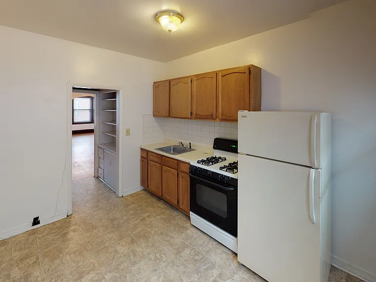 2303 N Oakland Ave — Photo 15
