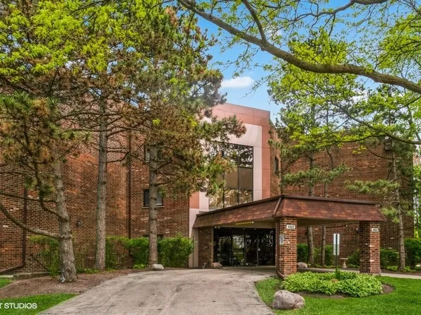 1002 Castilian Ct APT 101, Glenview, IL 60025