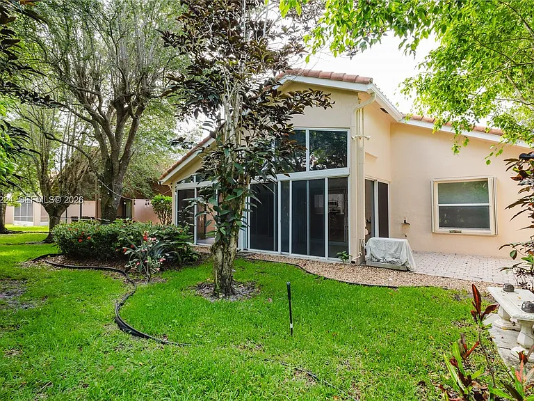 7577 Caprio Dr — Photo 17