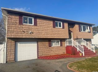 37 Anna Rd, Bay Shore, NY 11706