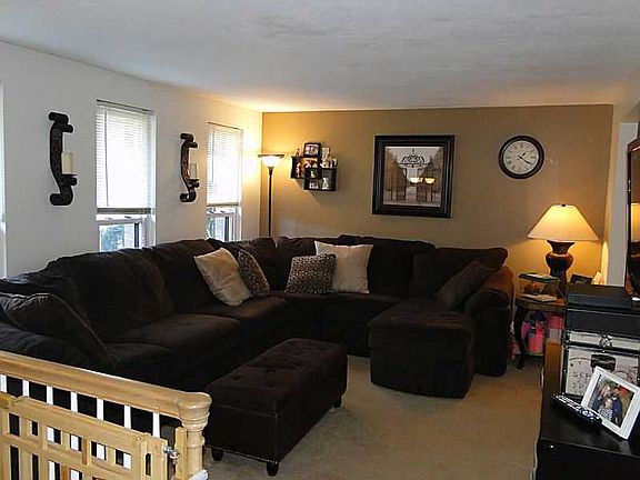 3rd image of 6488 Quaker Dr