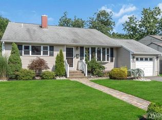 44 Raven Dr, Colonia, NJ 07067