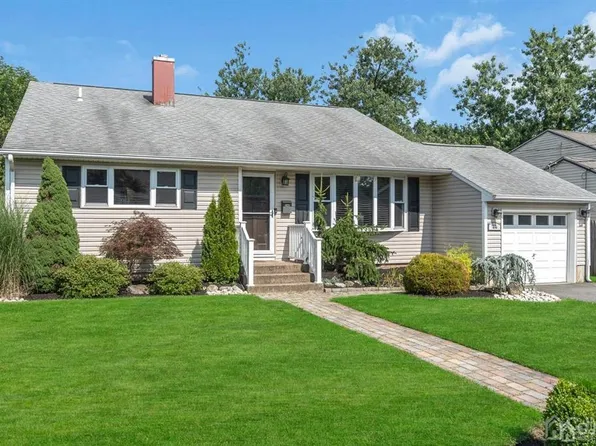 44 Raven Dr, Colonia, NJ 07067