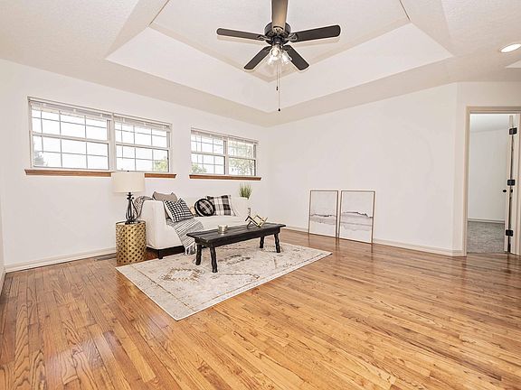 4th image of 3020 W Melbourne Street