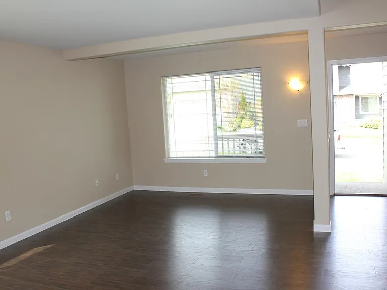 Living room/entry