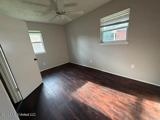 709 Shirley Dr — Photo 9