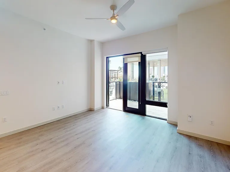 101 N Meridian — Photo 104