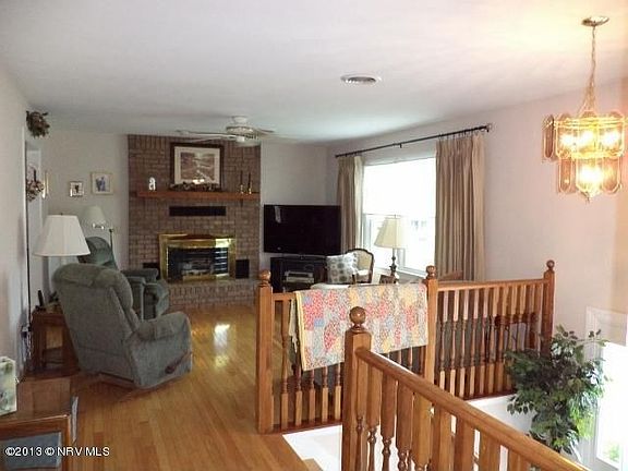 3rd image of 1100 Juniper Dr